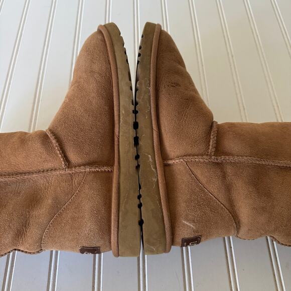 UGG Australia size 8 Camel Tone Suede Classic short Boots size 8 - Picture 13 of 16